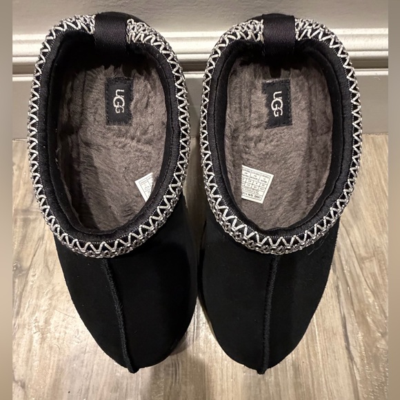 UGG Tazz Black Suede Platform Clogs - Picture 4 of 7